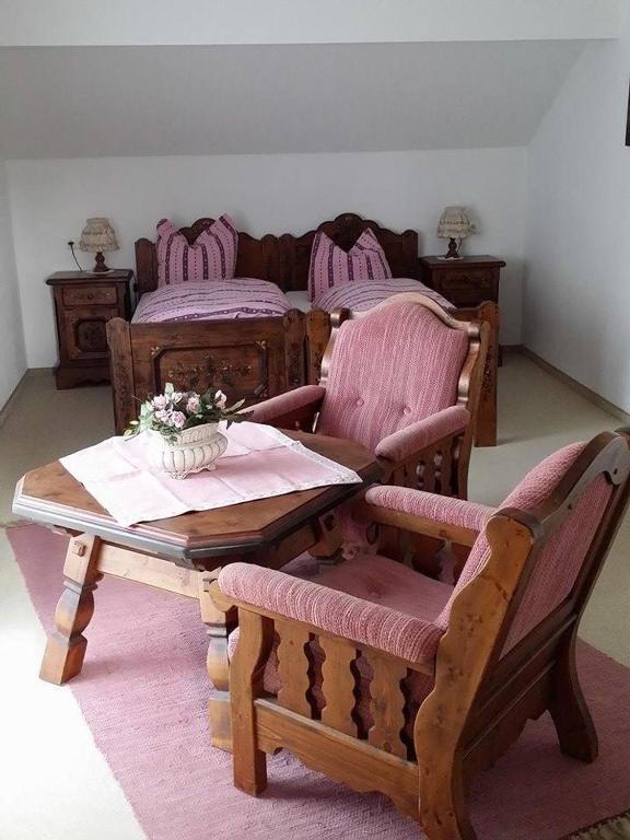 Gast- Und Pensionhaus Zur Linde Staufenberg  Oda fotoğraf